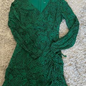 Parker size 2 green long sleeve ruffle dress
